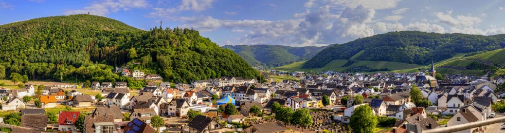 Auf in den Ahr-Weinorten wegen Wein und: