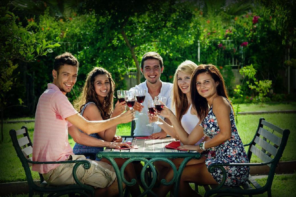 Ahrtalg&auml;ste im Hotelpark!